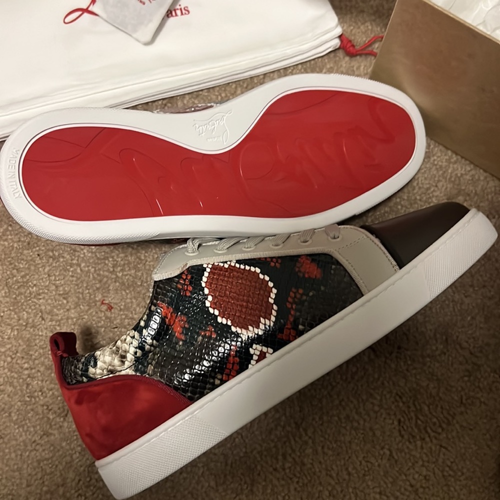Brand new. I’m box. Still with tag. Men’s size 43 Christian Louboutin,red bottom